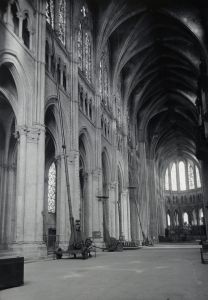 Dépose des vitraux. Arch. dép. Eure-et-Loir, 32 Fi 607 (fonds Laillet).